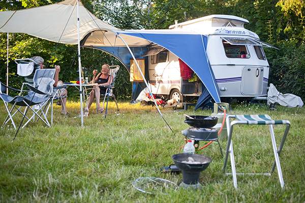 Campez sur de beaux et vastes emplacements - Camping d'Angers