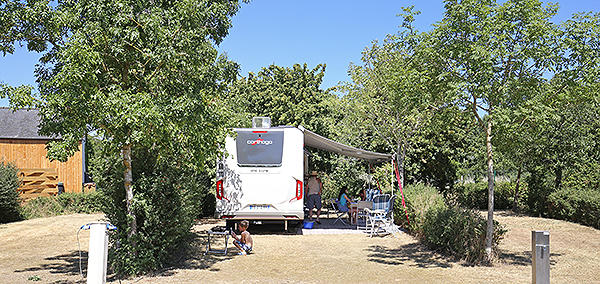 Campez sur de beaux et vastes emplacements - Camping d'Angers