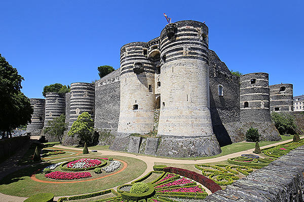 camping-angers-lac-de-maine-region-a-la-conquete-des-chateaux-de-la-loire-chateau-d'angers