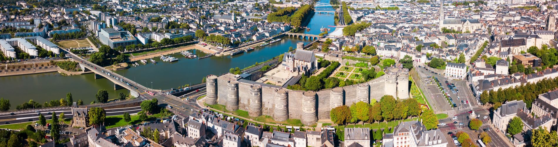 ville-angers-vue-aerienne-chateau vue aerienne angers avec chateau